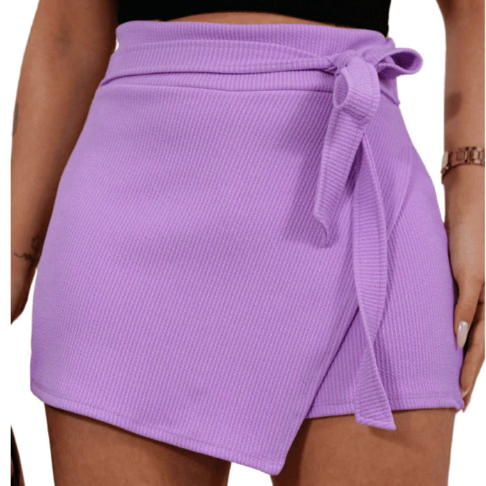 Falda corta de mujer