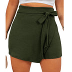 Falda corta de mujer